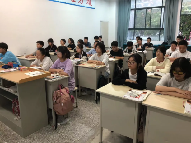 中學(xué)部 ｜ 洛陽復(fù)興學(xué)校學(xué)習(xí)紀(jì)念“九一八”事變主題活動(dòng)